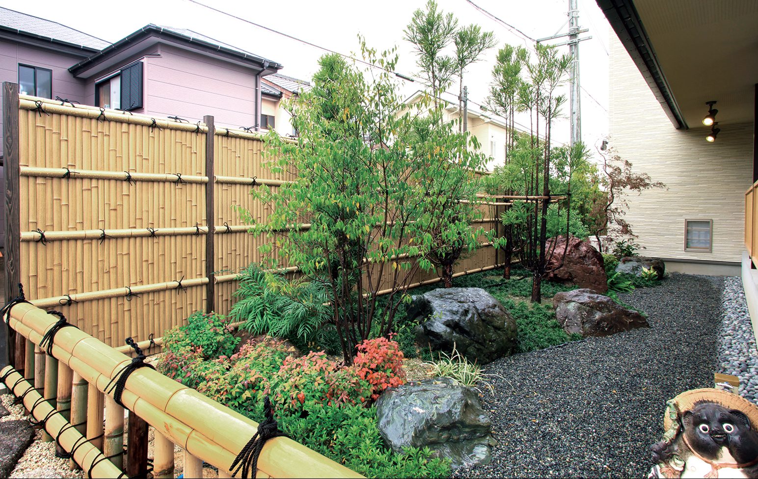 エバー15型 趣ゴマ竹を使って、落ち着いた和風庭園の目かくしに | タカショー施工事例紹介