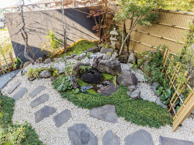 人工強化竹垣のe-バンブーユニット「こだわり竹　建仁寺垣」でつくる和風庭園。情緒ある和の空間が楽しめます