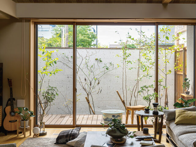 部屋から眺める大谷石柄の壁面。エバーアートボードなら、壁の内側と外側で違う柄にして楽しめます